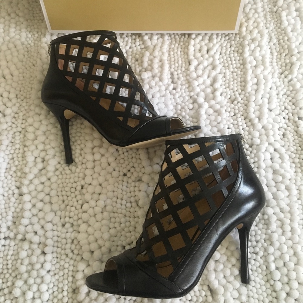 NEW black Michael Kors heels with golden zipper